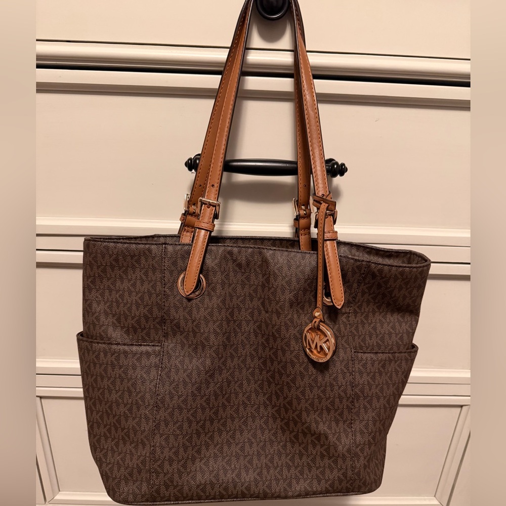 MICHAEL Michael Kors Signature Jet Set Logo East West Tote, Large Brown Handbag